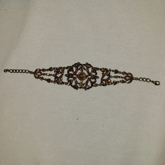 Rhinestone Vintage Inspired Bracelet in Bronze tones. - Picture 4 of 6